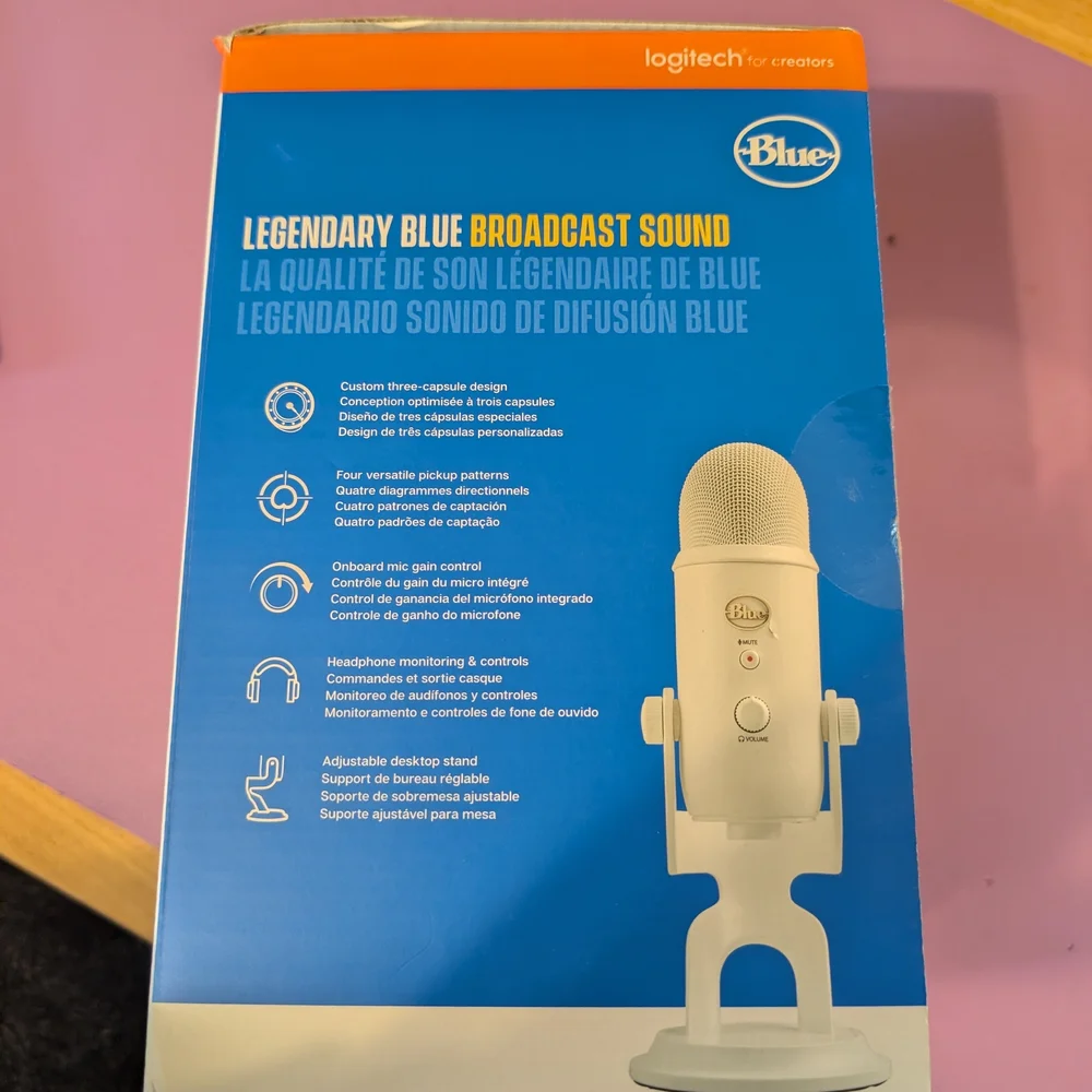 Blue Yeti (Logitech) USB Microphone - Silver/White